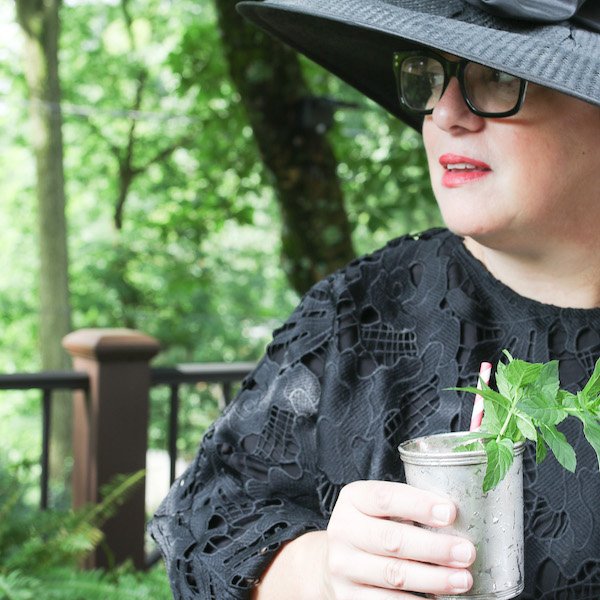 Kentucky Derby cocktails including mint juleps with fresh mint and bourbon for Derby party entertaining