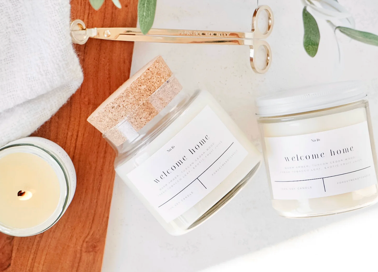 tobacco leaf and amber candle Pipeweed | Honey & Soy Wood create a delightful atmosphere Tobacco Leaf & Amber Scented